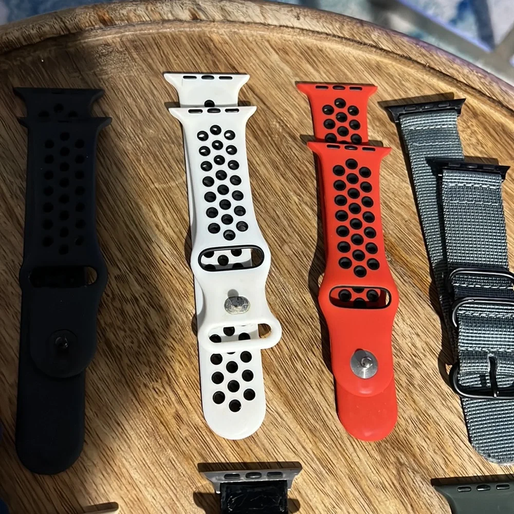 9 Left - Assorted Watchbands for the Apple Watch - Picture 4 of 7